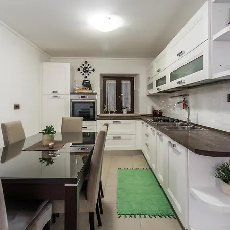 Gorgeous In With Kitchen Lejlighed Lovrečica
