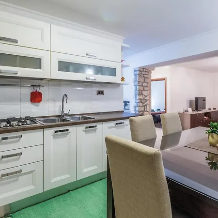 Gorgeous In With Kitchen Lejlighed Lovrečica
